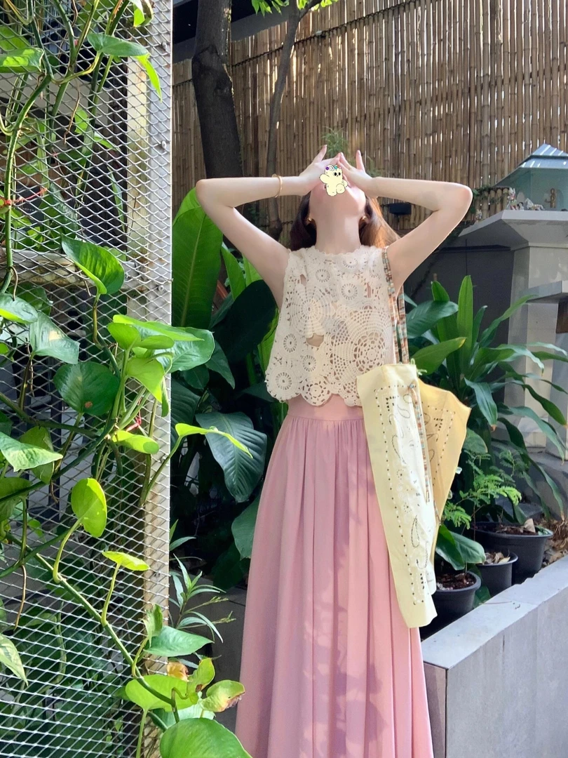 504新款设计感钩花重工短款背心+法式复古遮肉显瘦半身裙时尚套装