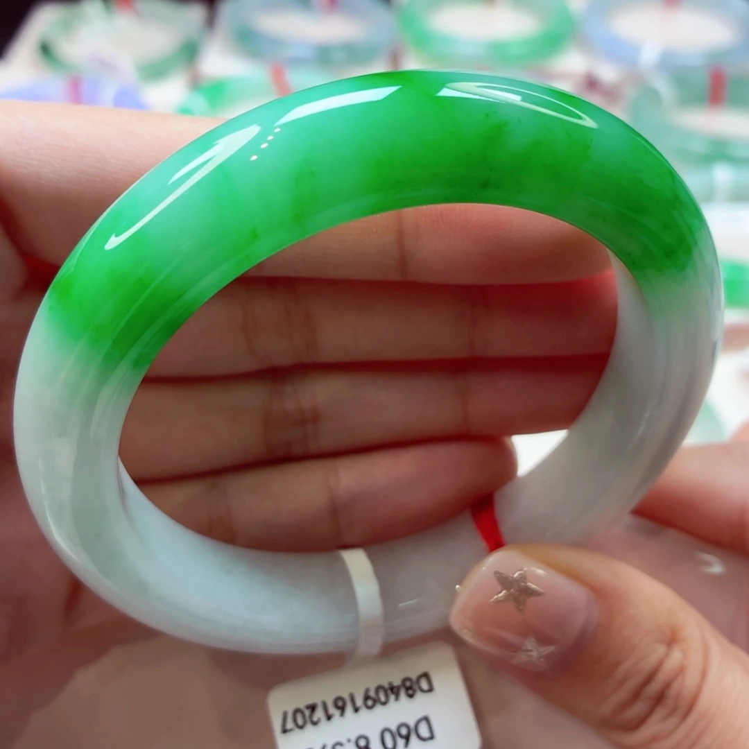 翡翠未镶嵌手镯白底辣绿20号正圈77