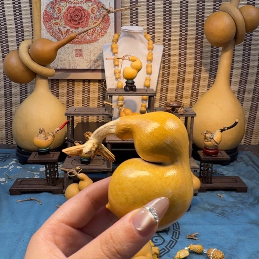 那***神手把蚂蚁弓背贴肚