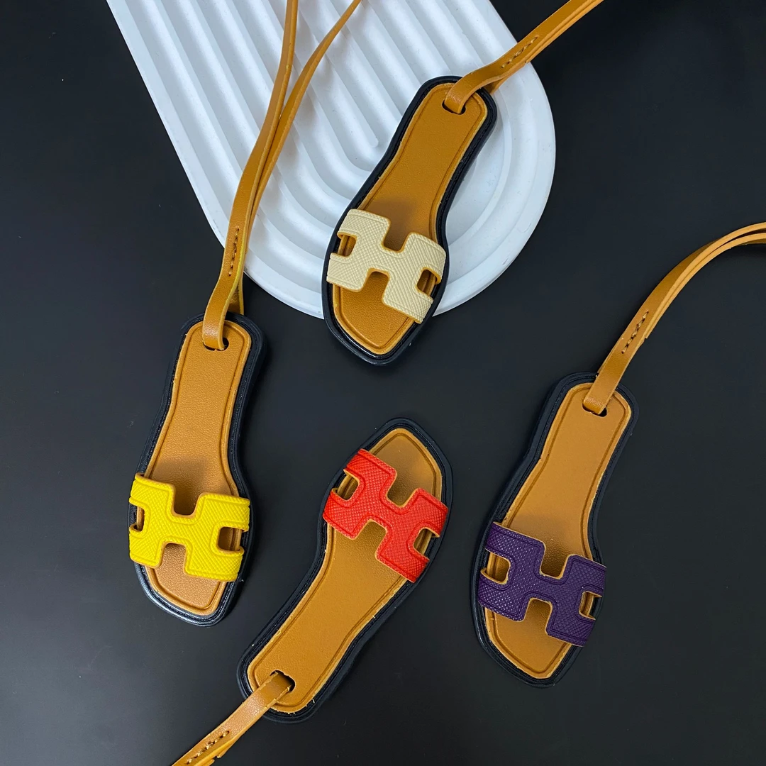 迷你凉鞋造型挂件 皮质挂绳 精致小巧