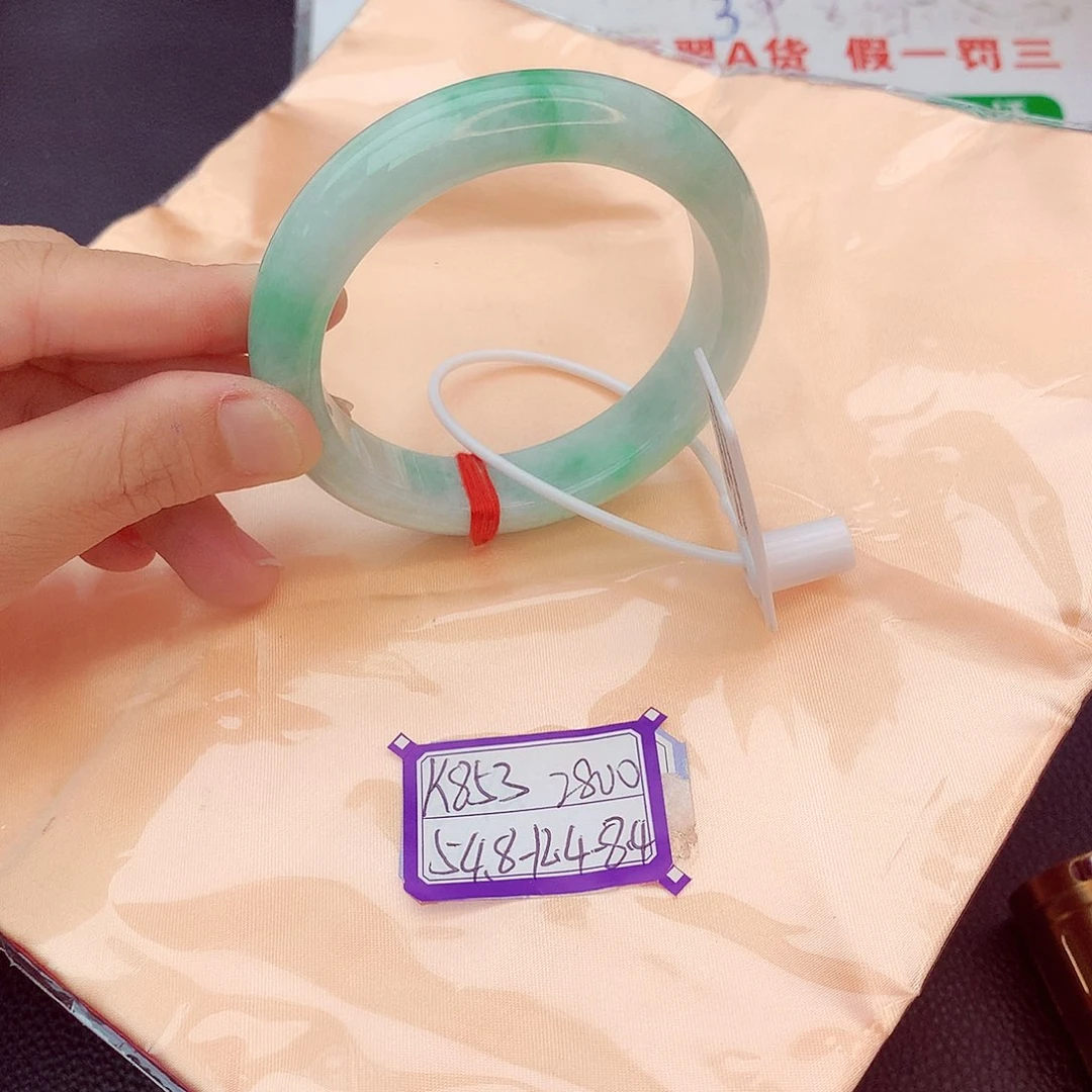 翡翠手镯未镶嵌翡翠