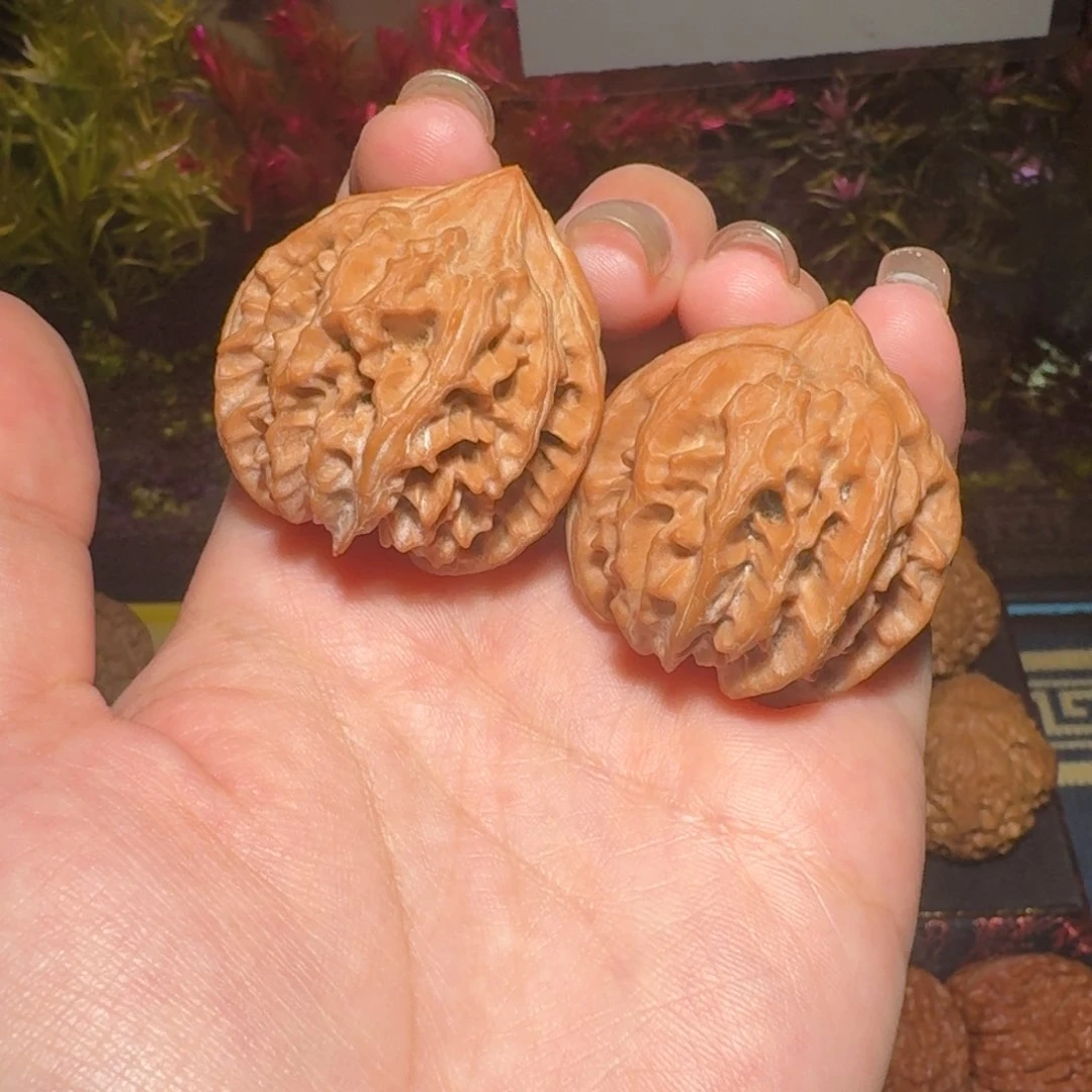 727号36曹大龙文玩核桃