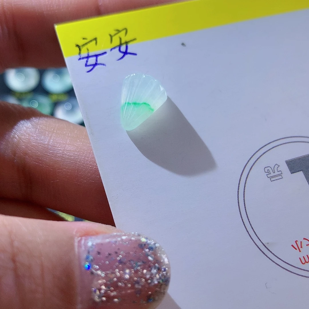 翡翠颈饰未镶嵌天然翡翠高冰莲蓬