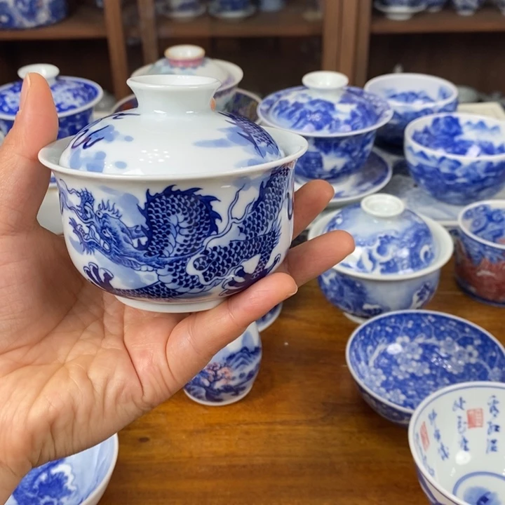 青花手绘龙纹盖碗