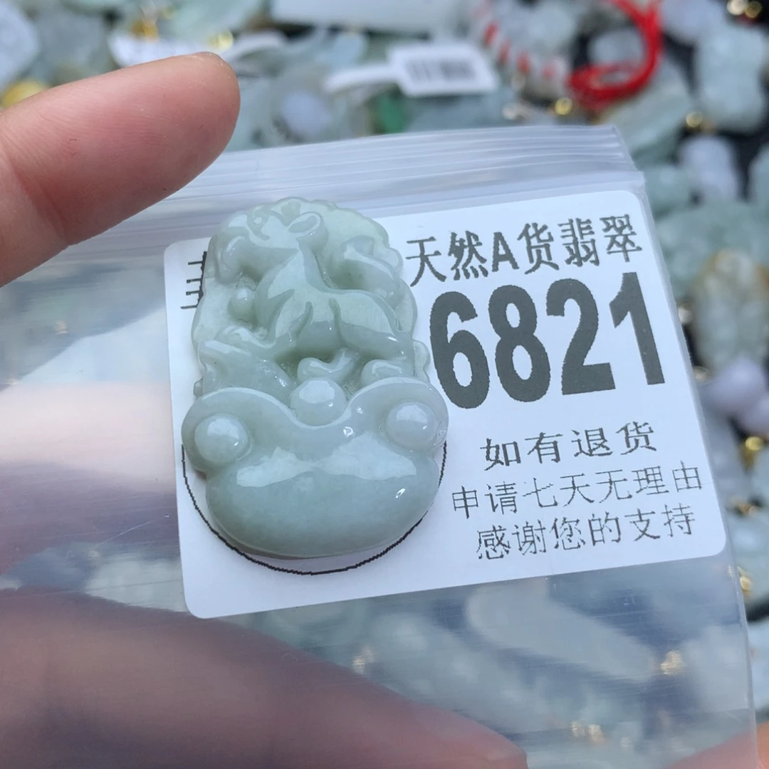 翡翠颈饰未镶嵌6821。