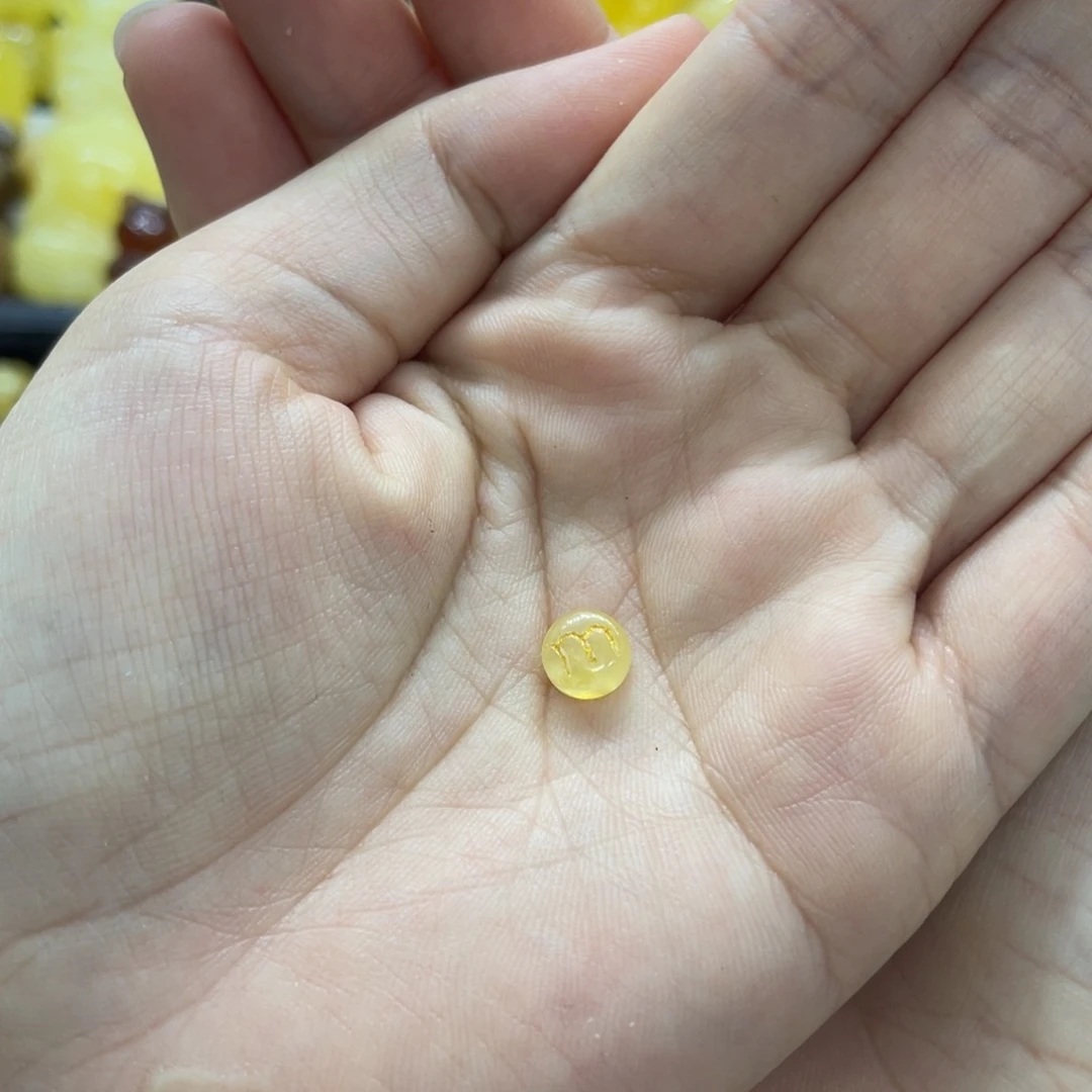 爱***己琥珀未镶嵌裸石存