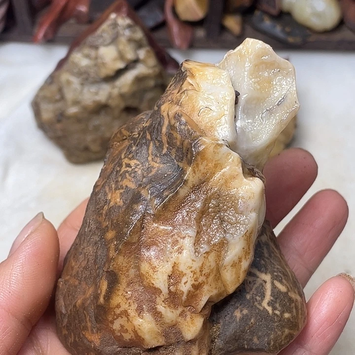 轻***.石材戈壁牧民美石原石