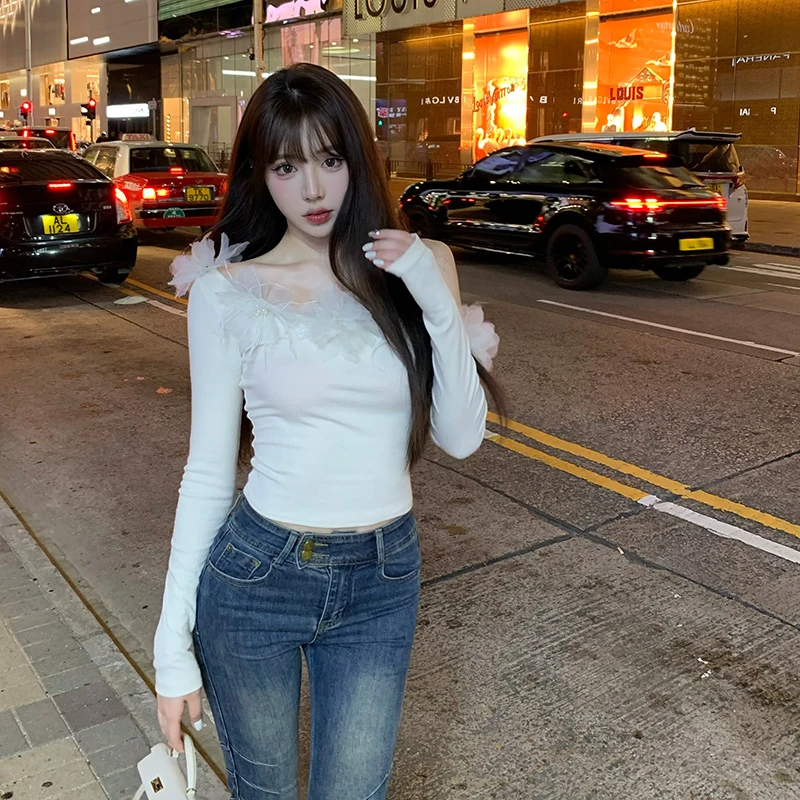 Liuu嘻嘻阿纯欲甜妹斜肩上衣女秋季设计感花朵长袖微弹露肩打底衫