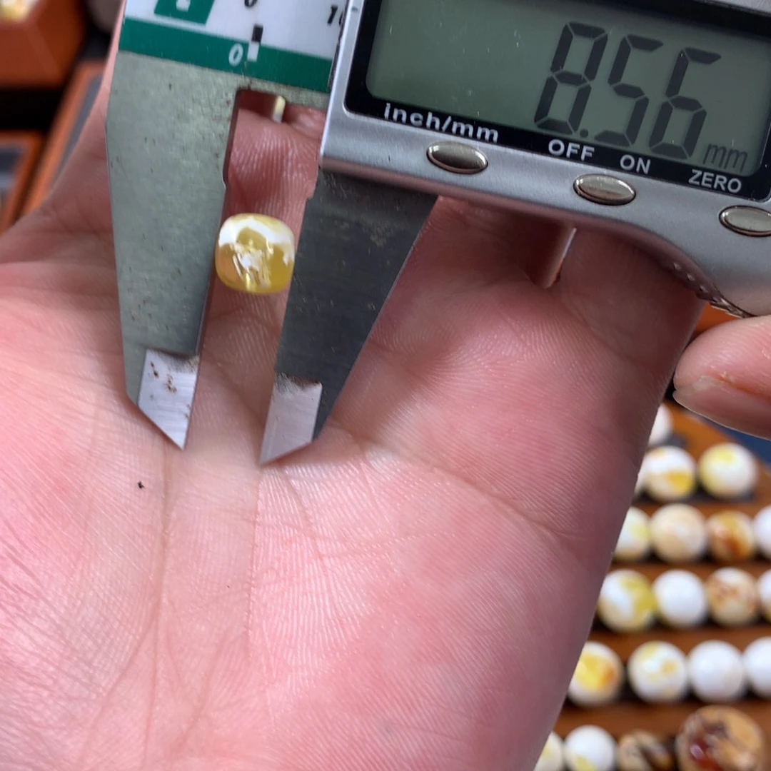 未镶嵌琥珀珠宝奇石