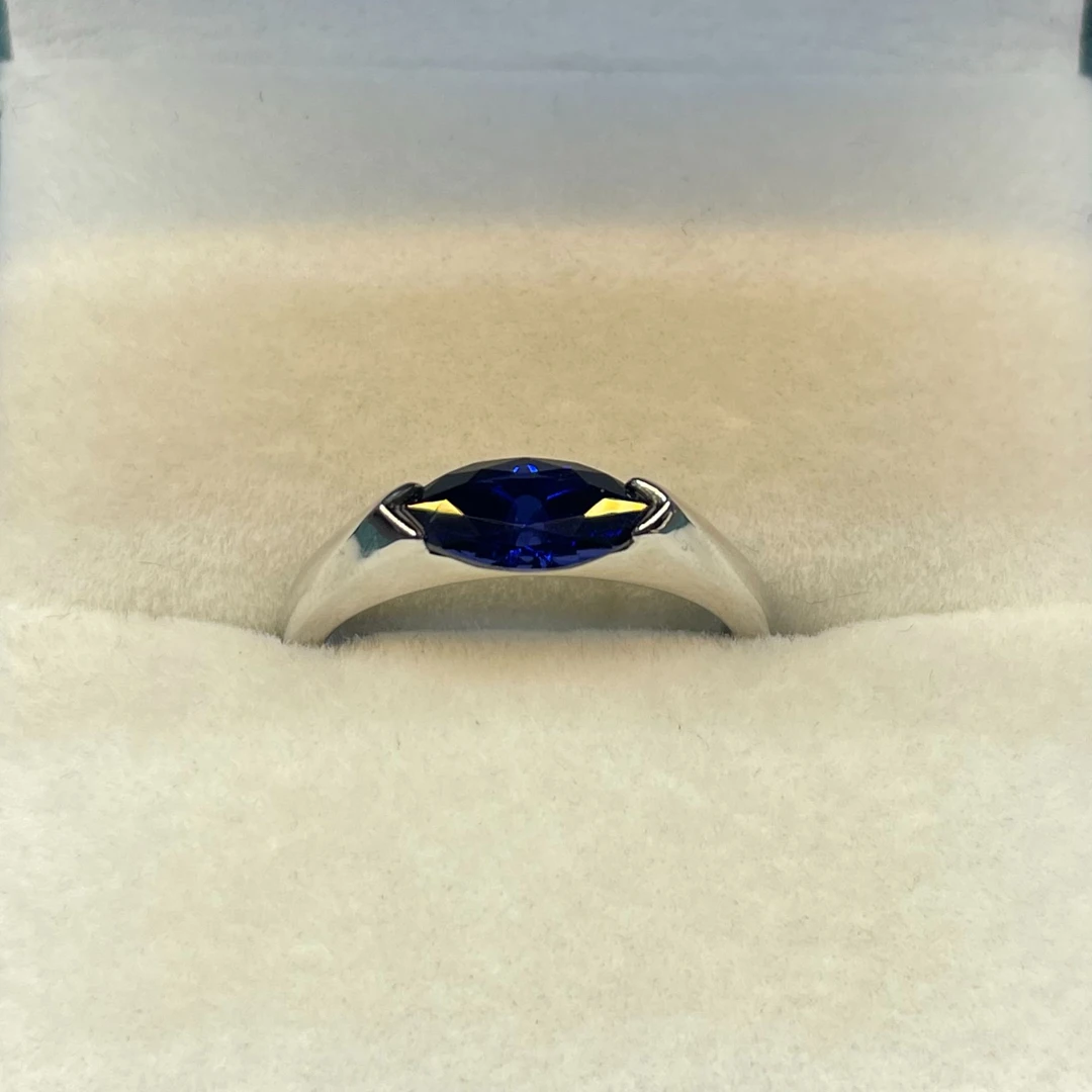 高奢钻饰  光壁蓝马眼戒指1.0CT