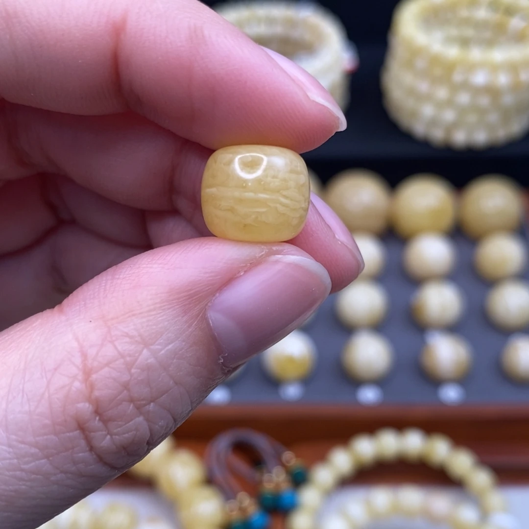 蜜蜡未镶嵌珠宝奇石12.1*10.5