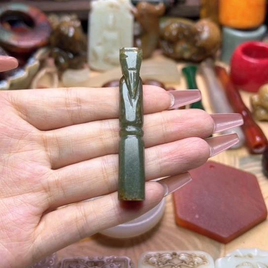 未镶嵌蛇纹石玉颈饰