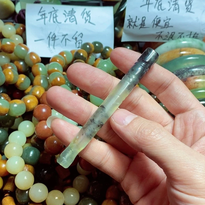 蛇纹石玉颈饰未镶嵌