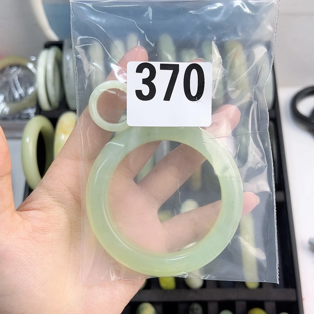 蛇纹石玉未镶嵌手镯?***王