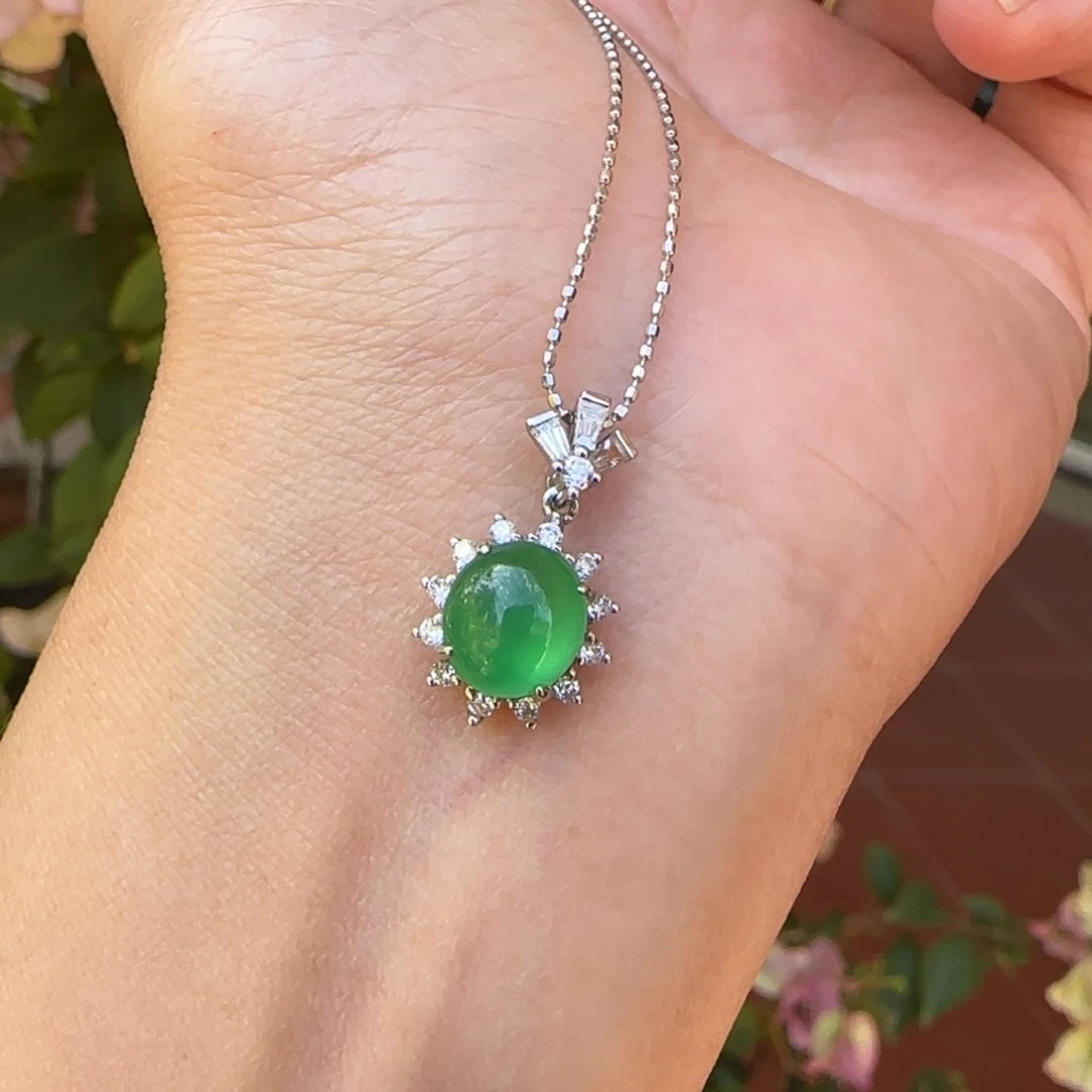 翡翠18K金镶嵌颈饰蛋面挂件