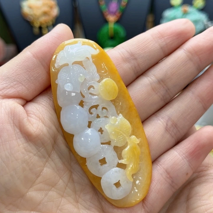 翡翠未镶嵌吊坠(赠链)配全珠链