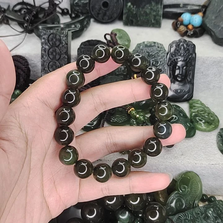 未镶嵌蛇纹石玉吊坠