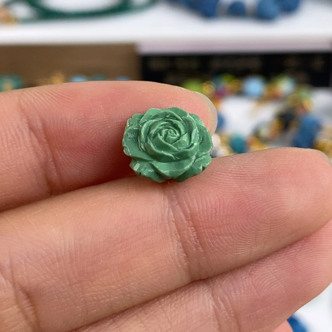 未镶嵌绿松石。菜籽玫瑰花
