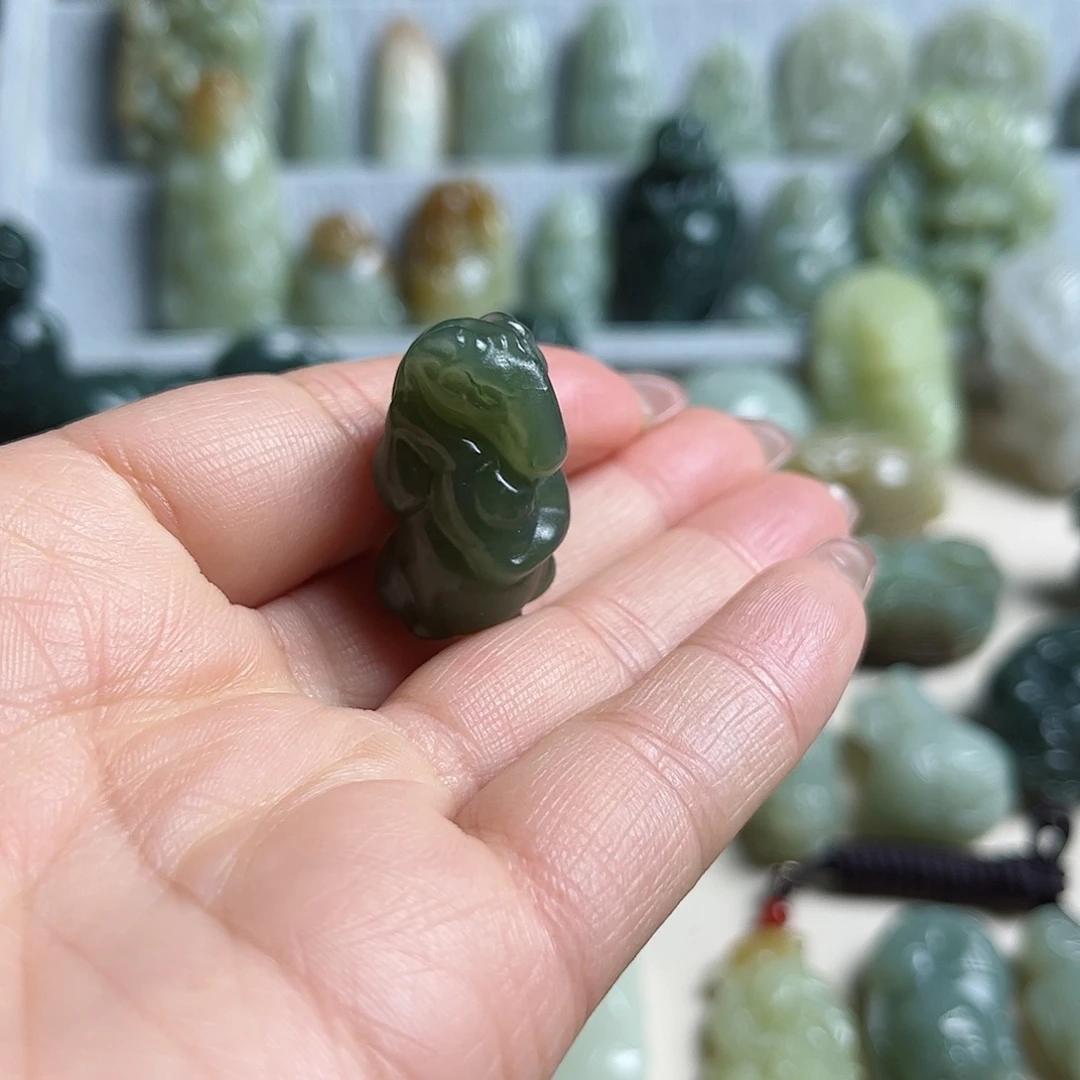 和田玉未镶嵌把件