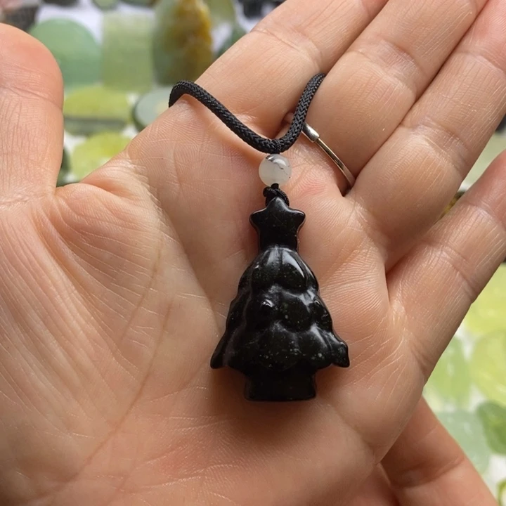 蛇纹石玉颈饰合金