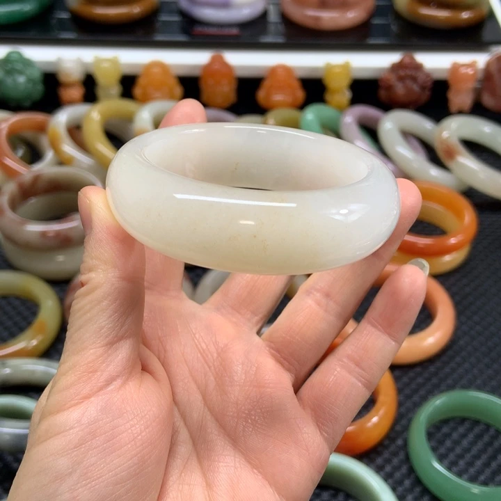 石英质玉未镶嵌手镯