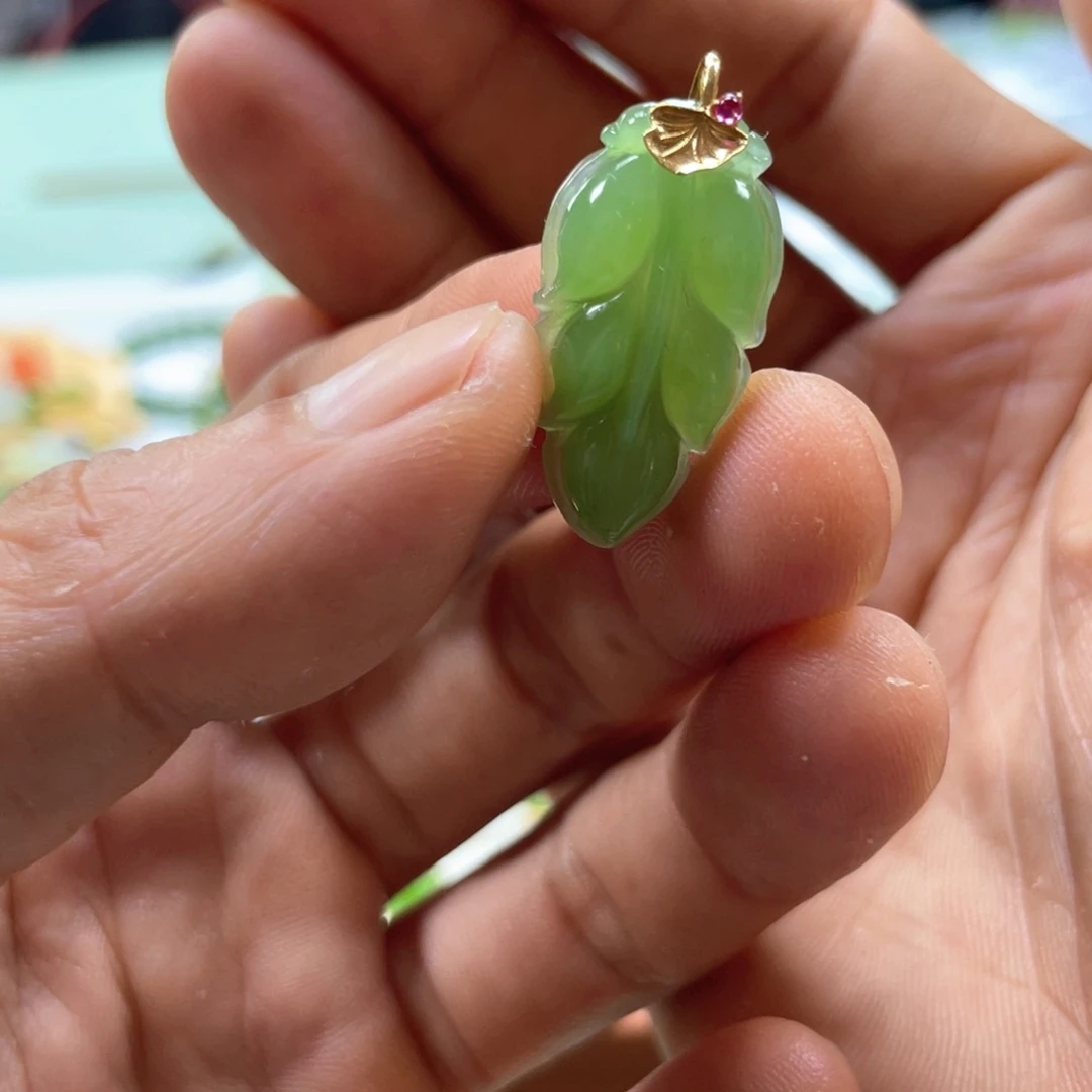 和田玉18K金镶嵌颈饰