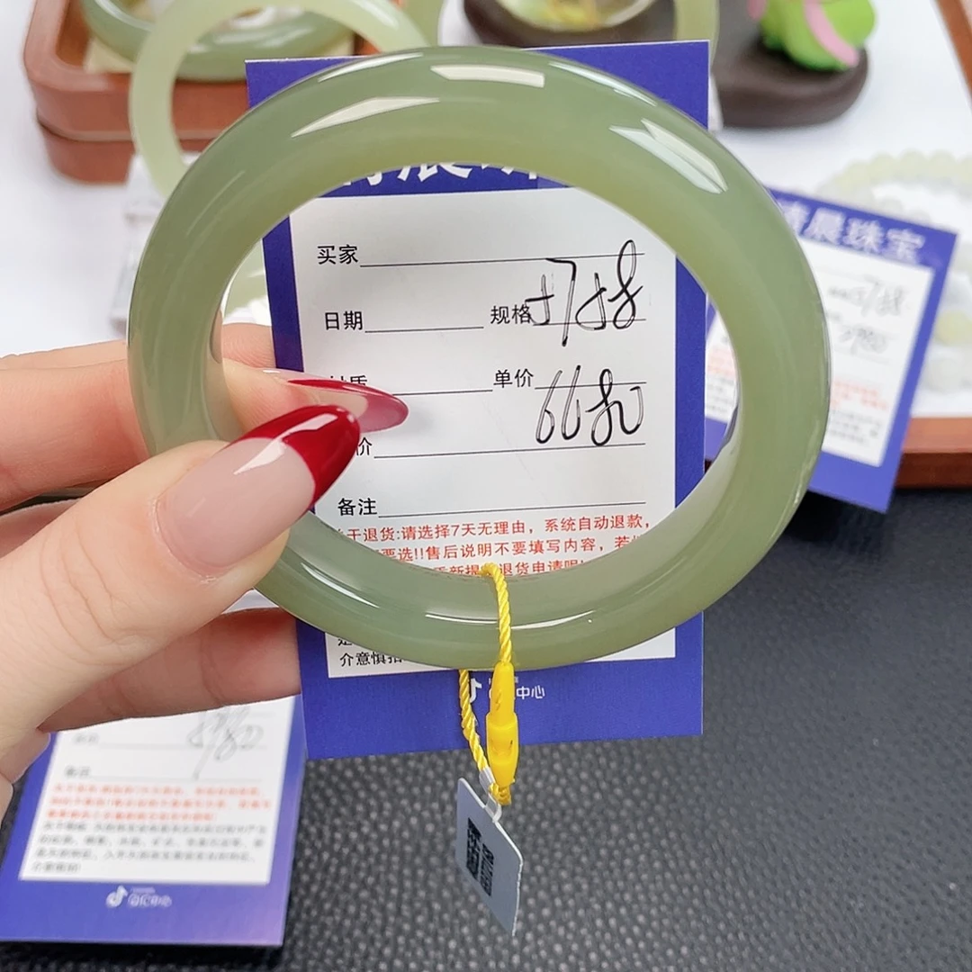 和田玉未镶嵌手镯