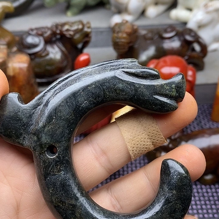 未镶嵌蛇纹石玉颈饰