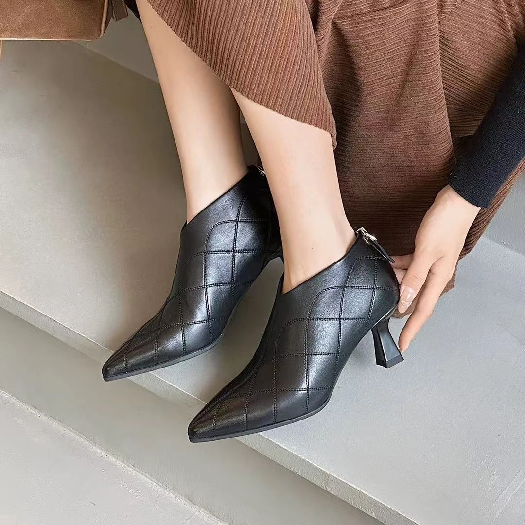 C2214 黑色  高端时尚秋冬气质尖头真皮时装短靴 小裸靴