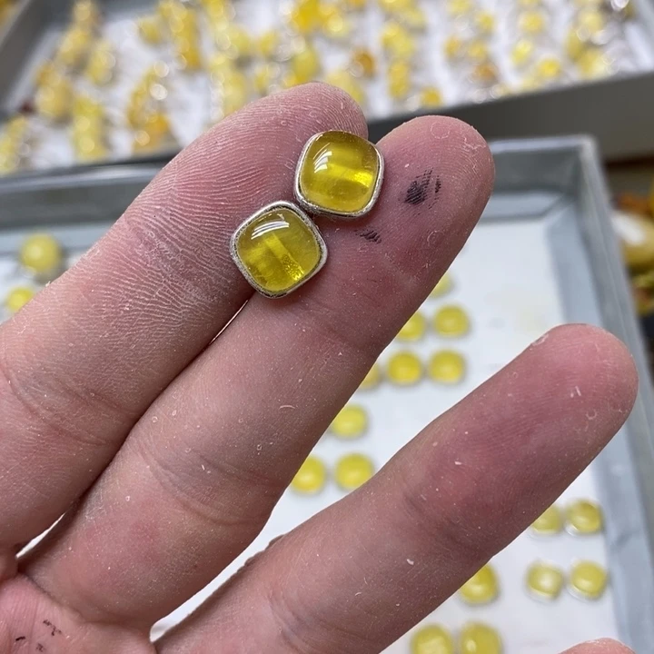 蜜蜡银S925镶嵌裸石耳钉