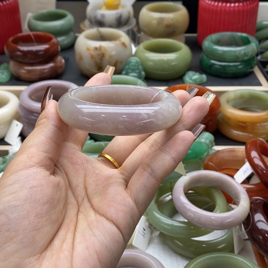 石英岩玉未镶嵌手镯