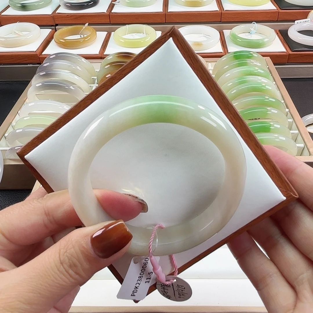 和田玉未镶嵌手镯58浅翠