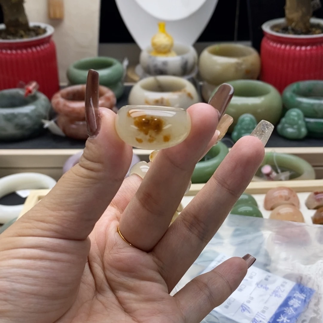 石英岩玉未镶嵌手镯