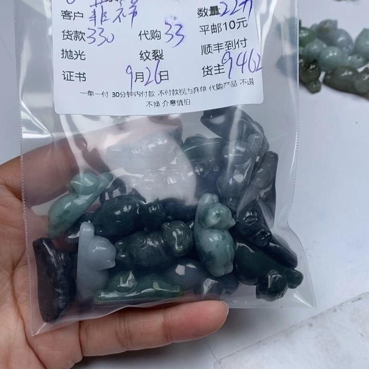 菲***饰翡翠未镶嵌颈饰翡翠