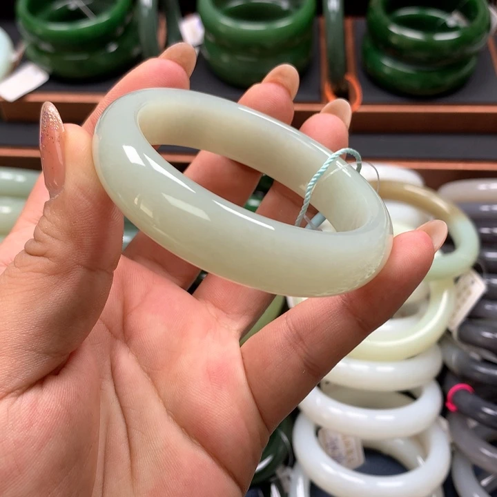 【闪购商品】未镶嵌手镯和田玉