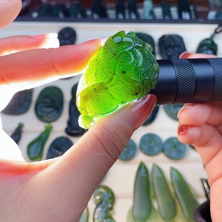 蛇纹石玉未镶嵌挂件泰山玉百财