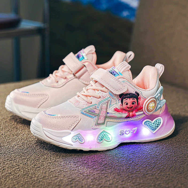 哪吒限定儿童运动鞋2025秋季新款女童皮面鞋子软底防滑耐磨老爹鞋