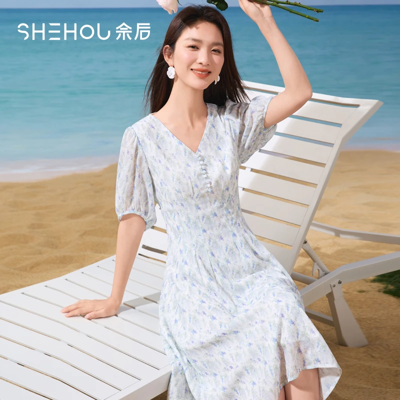 佘后2025夏装复古优雅风日常约会精致菱形纹V领泡泡袖连衣裙