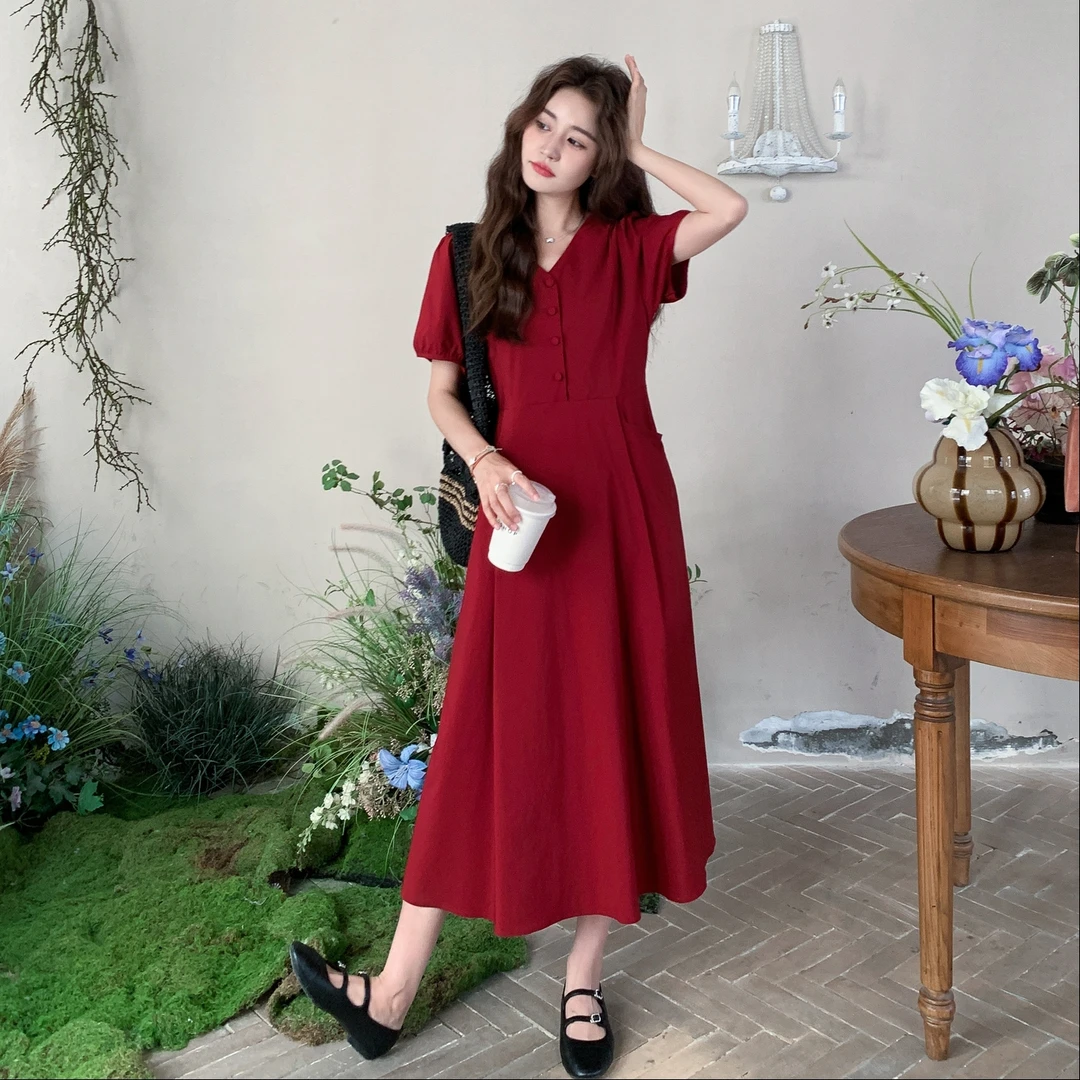 红色泡泡袖V领连衣裙女2025时尚新款显瘦气质收腰复古法式长裙子