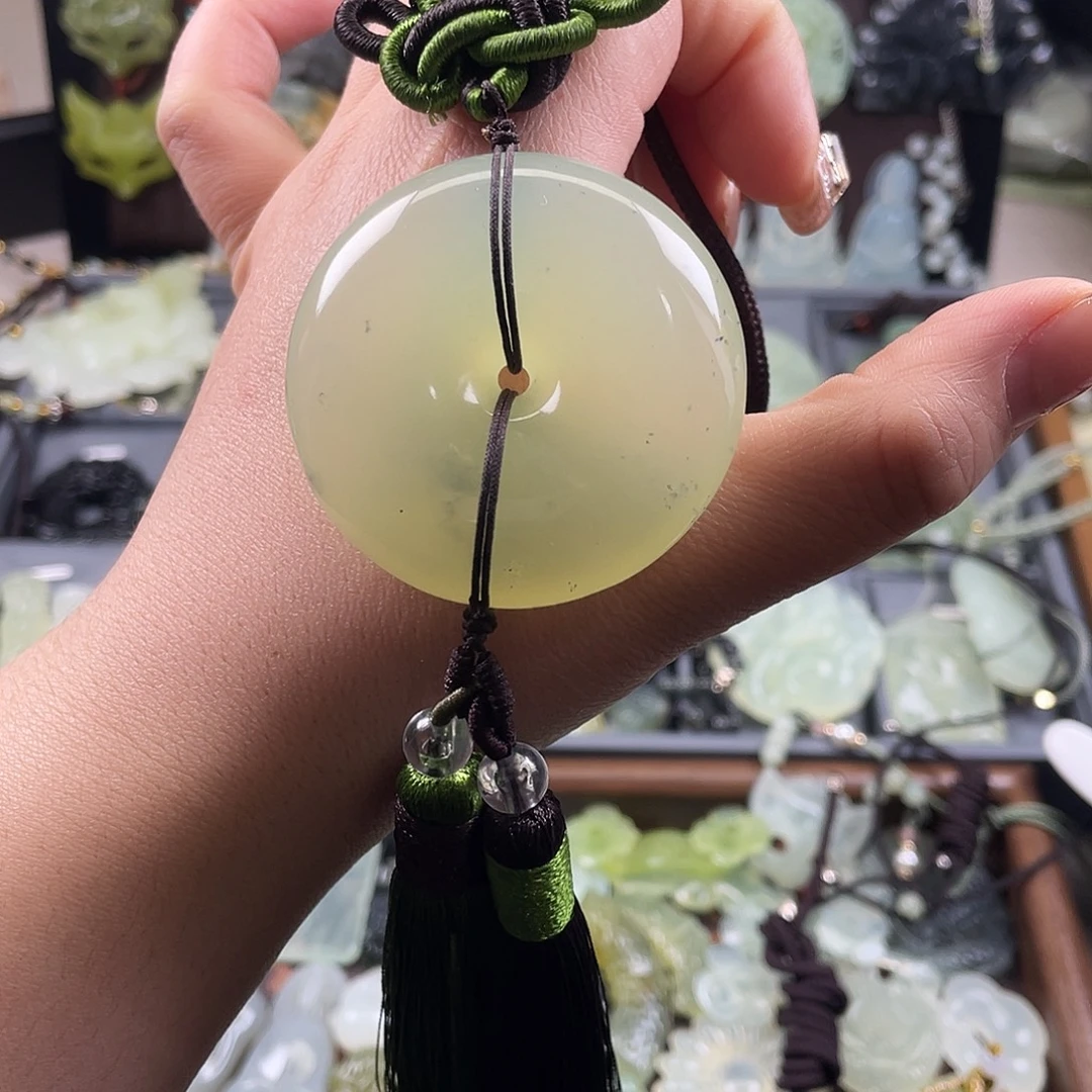 岫玉未镶嵌吊坠(赠链)