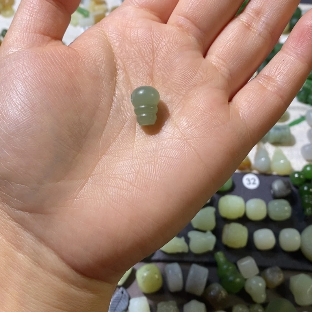 桃***夭和田玉未镶嵌车挂