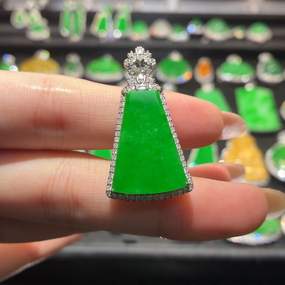 翡翠18K金镶嵌吊坠(不含链)90