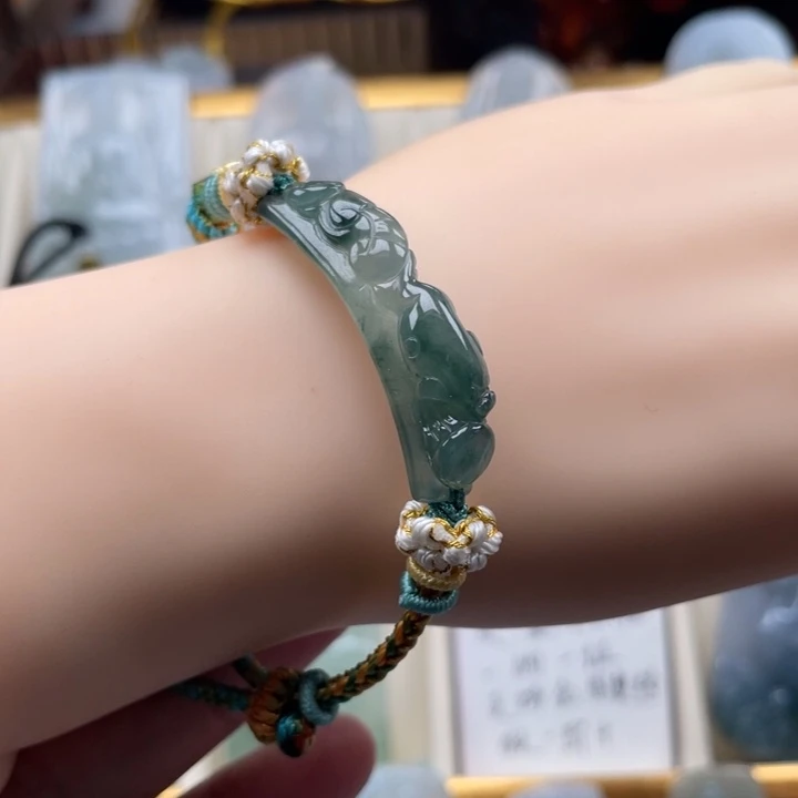 翡翠未镶嵌颈饰玉