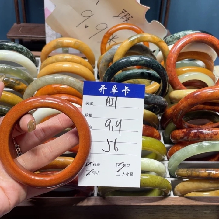 蛇纹石玉手镯未镶嵌?*