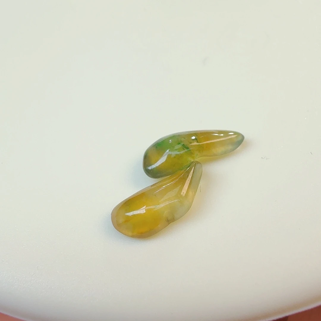 翡翠裸石特色黄加绿