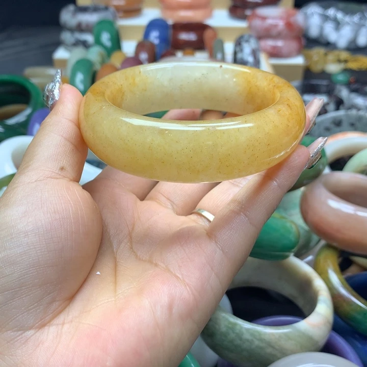未镶嵌手镯石英质玉一**斧
