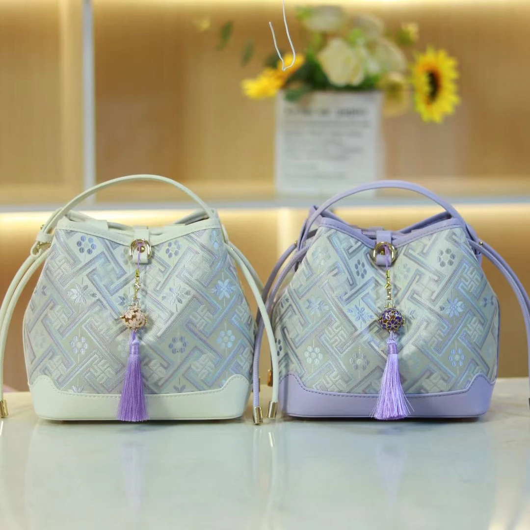 百鸟苗艺壮族壮锦万吉纹绣球手提包