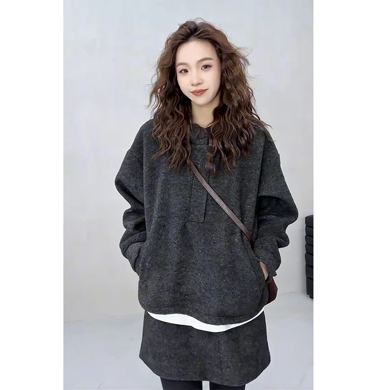 秋冬流行穿搭一整套女2025新款连帽宽松休闲针织衫百搭短裙两件套