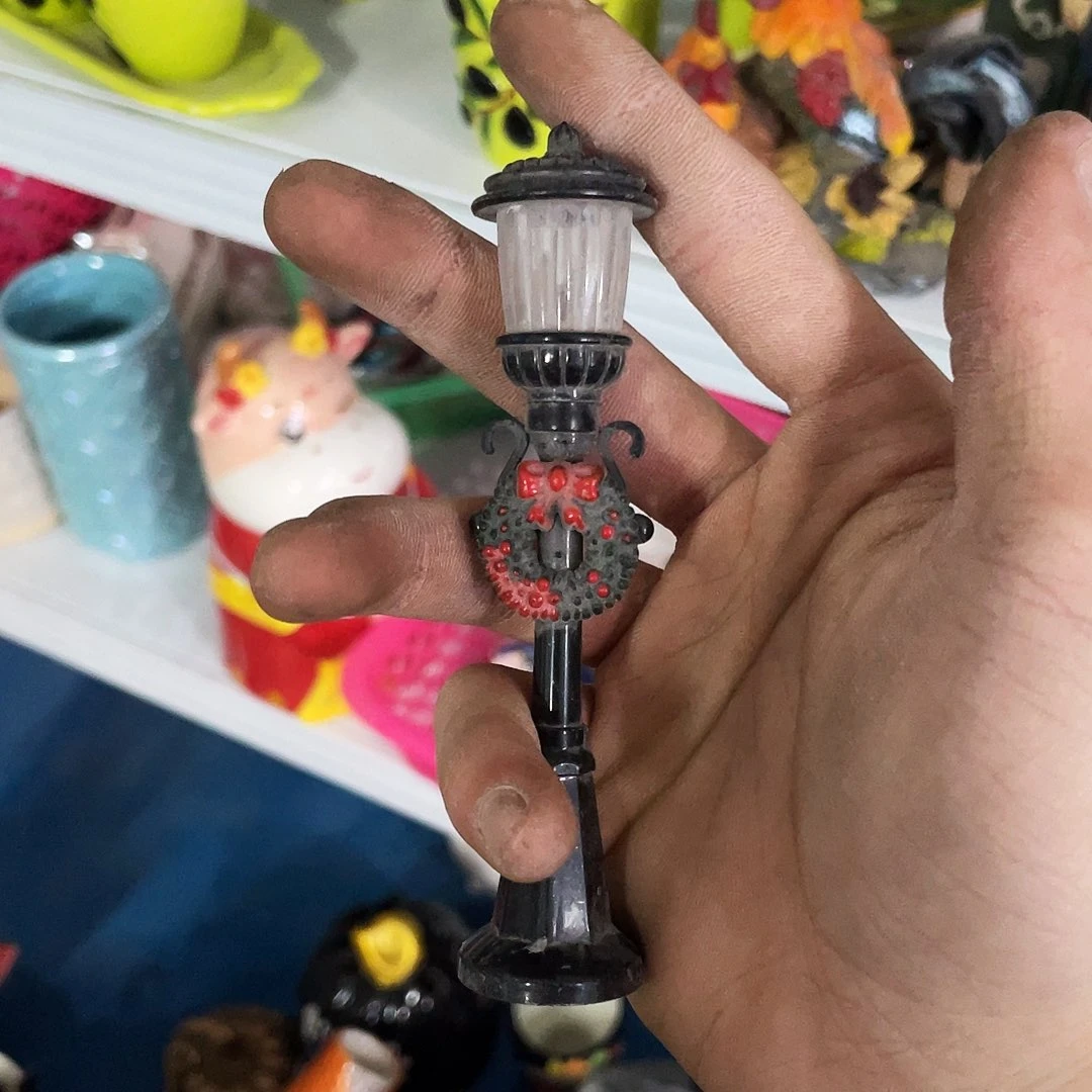 摆件L****@     微瑕。