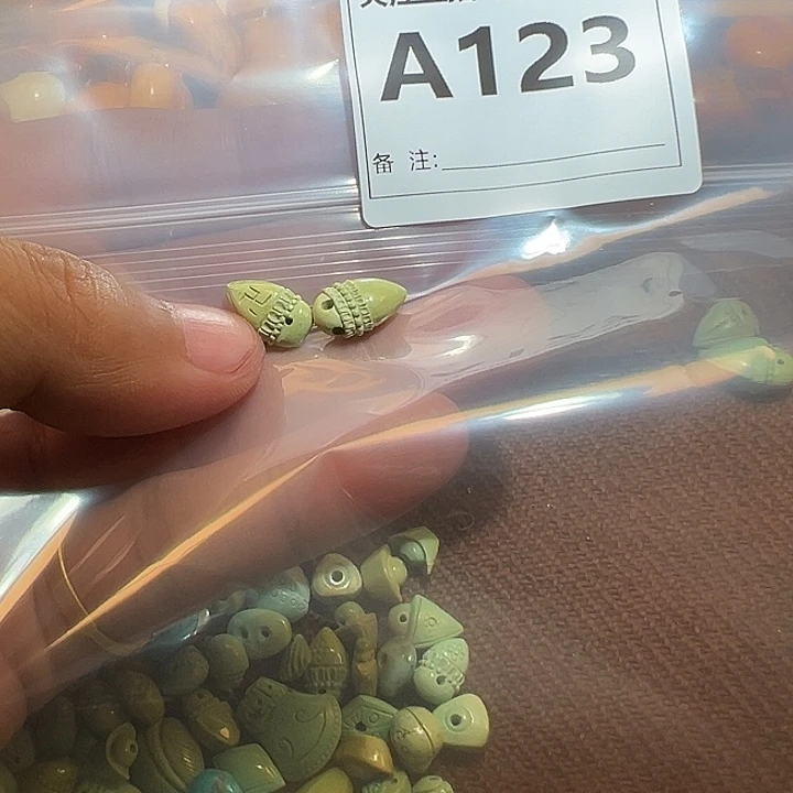 裸石蜜蜡未镶嵌好的